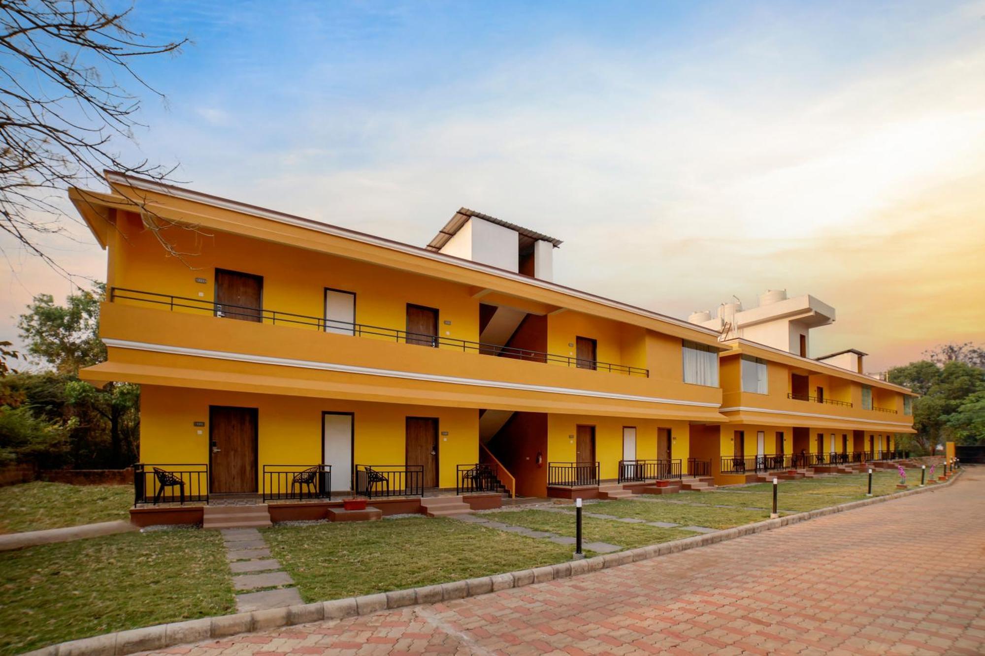 สเตอร์ลิง การ์วาร์ Hotel ภายนอก รูปภาพ
